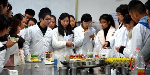 以主題教育為契機，深化工程技術創新，驅動教學科研協同改革